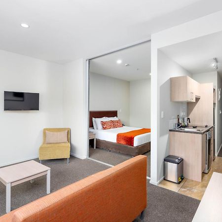 Ramada Suites By Wyndham Christchurch City Esterno foto