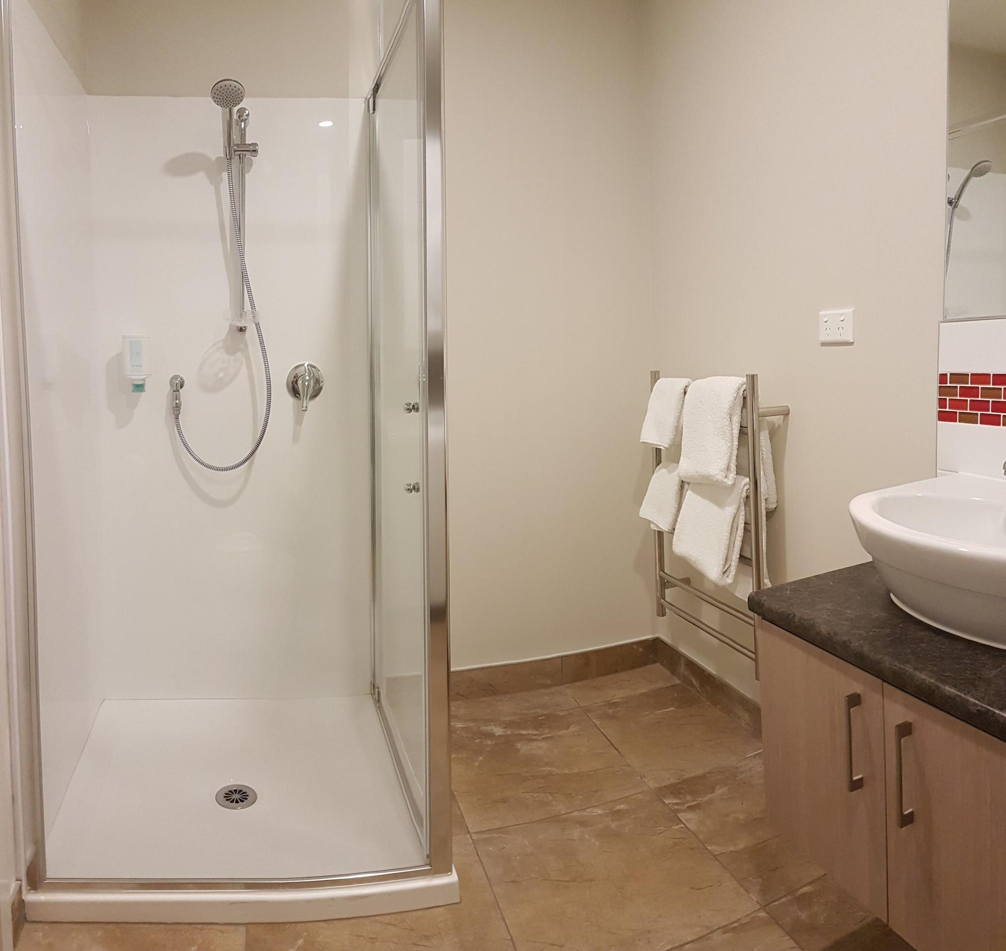 Ramada Suites By Wyndham Christchurch City Esterno foto