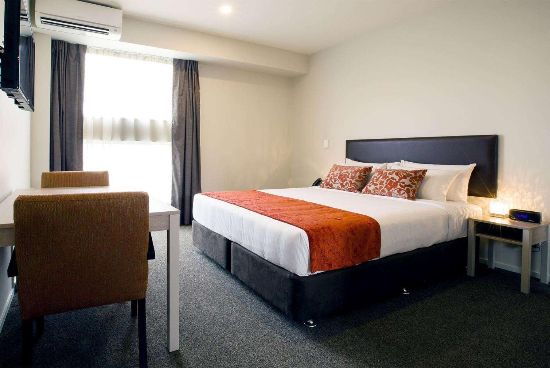 Ramada Suites By Wyndham Christchurch City Esterno foto