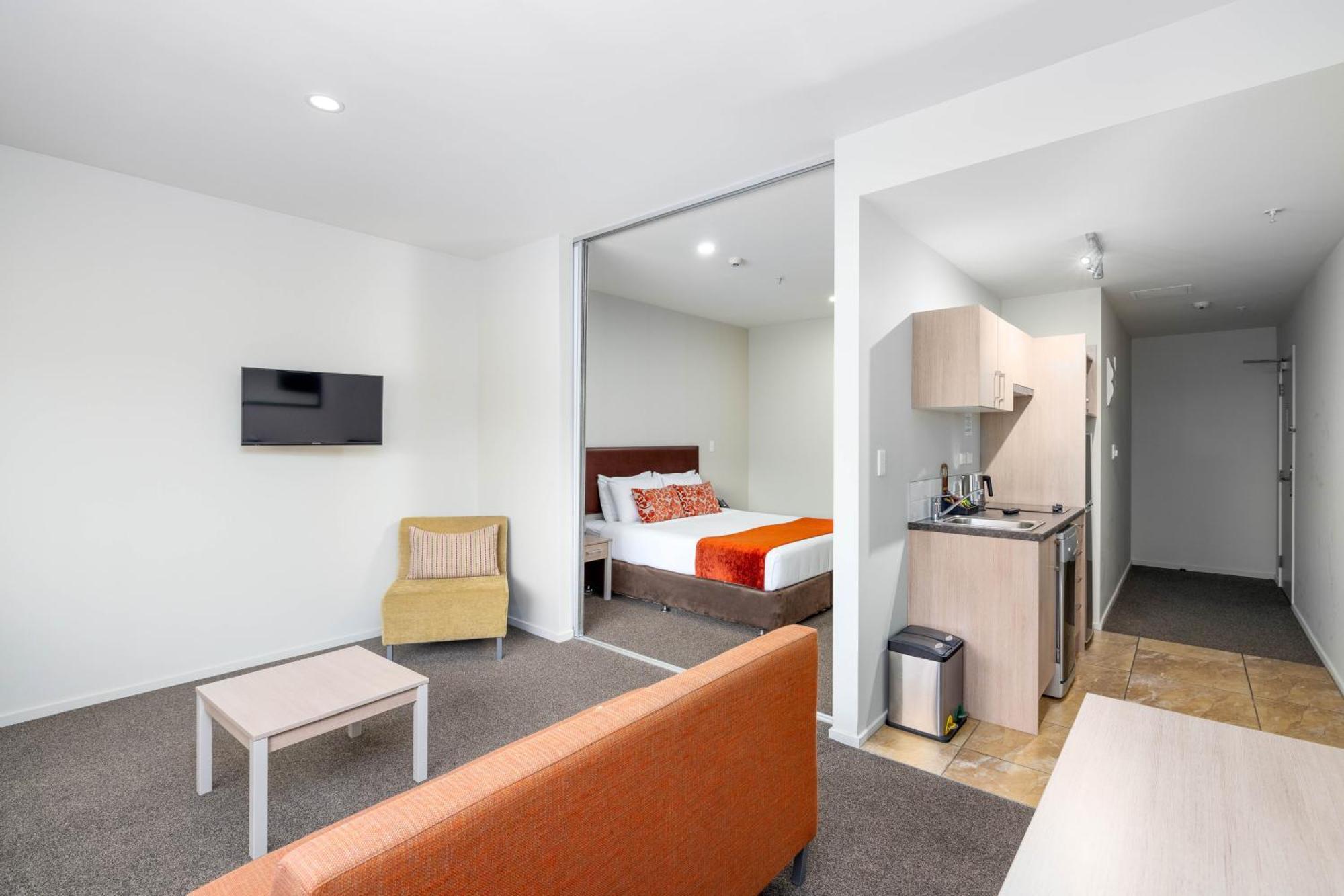 Ramada Suites By Wyndham Christchurch City Esterno foto