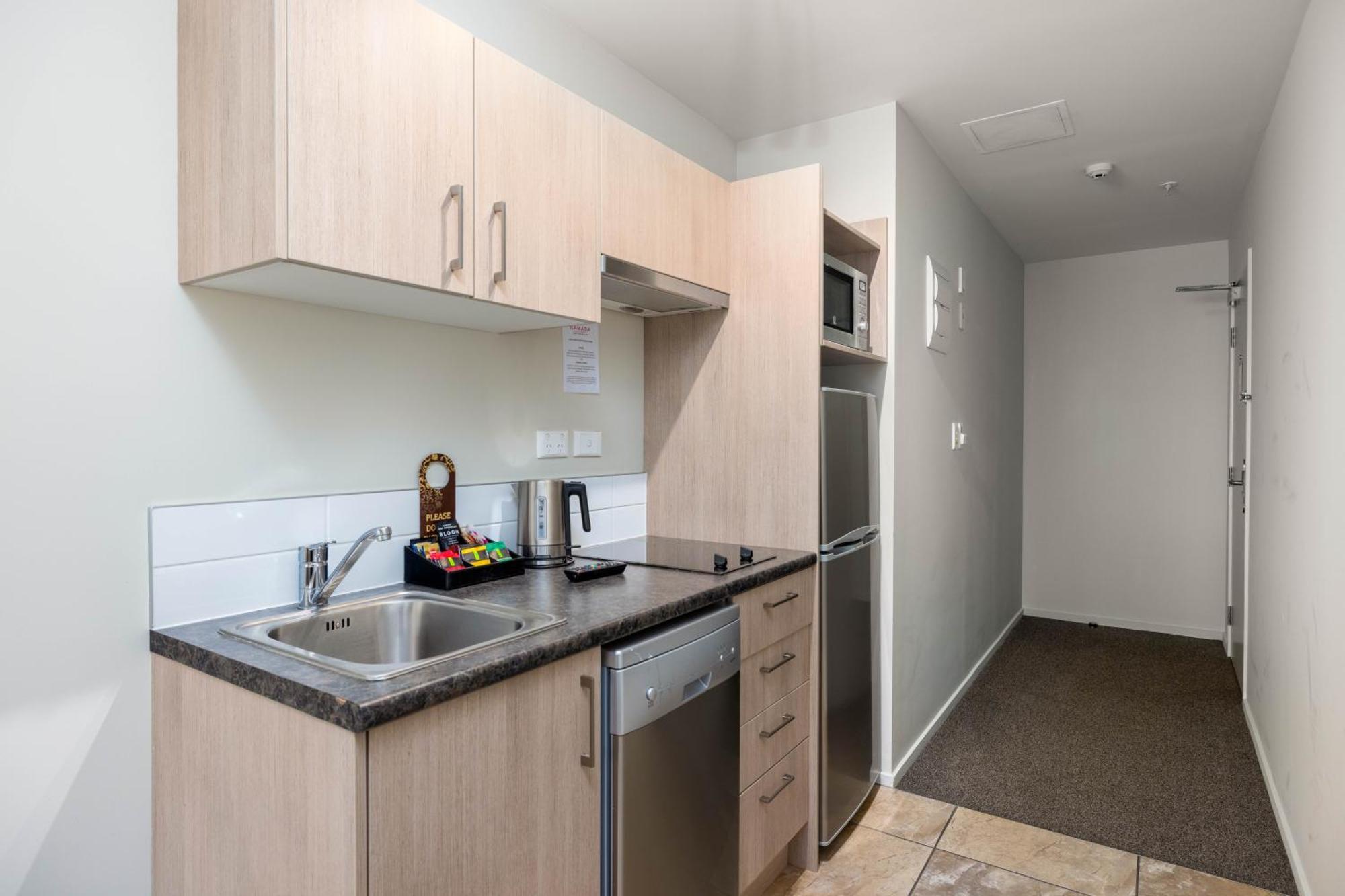 Ramada Suites By Wyndham Christchurch City Esterno foto