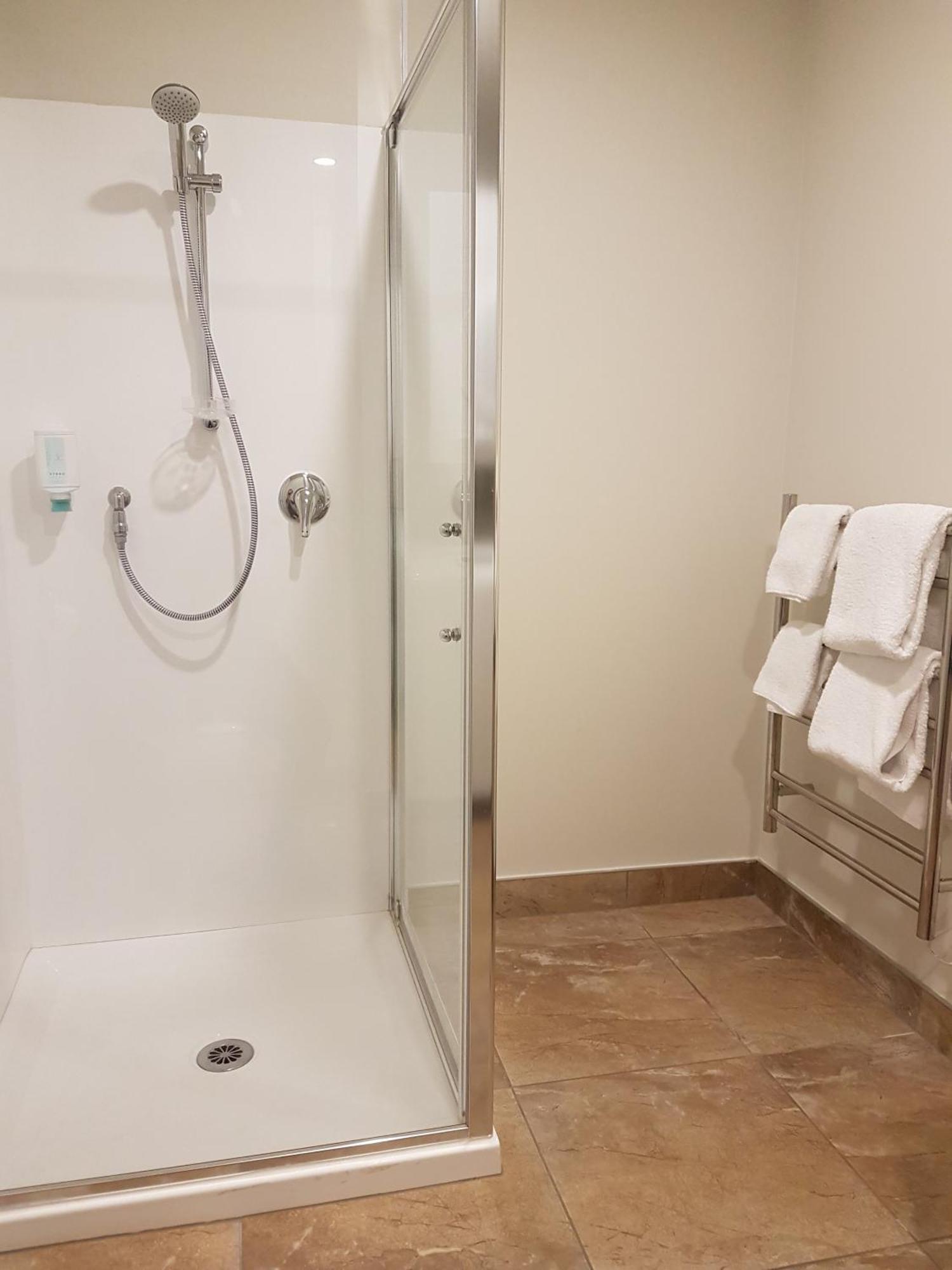 Ramada Suites By Wyndham Christchurch City Esterno foto