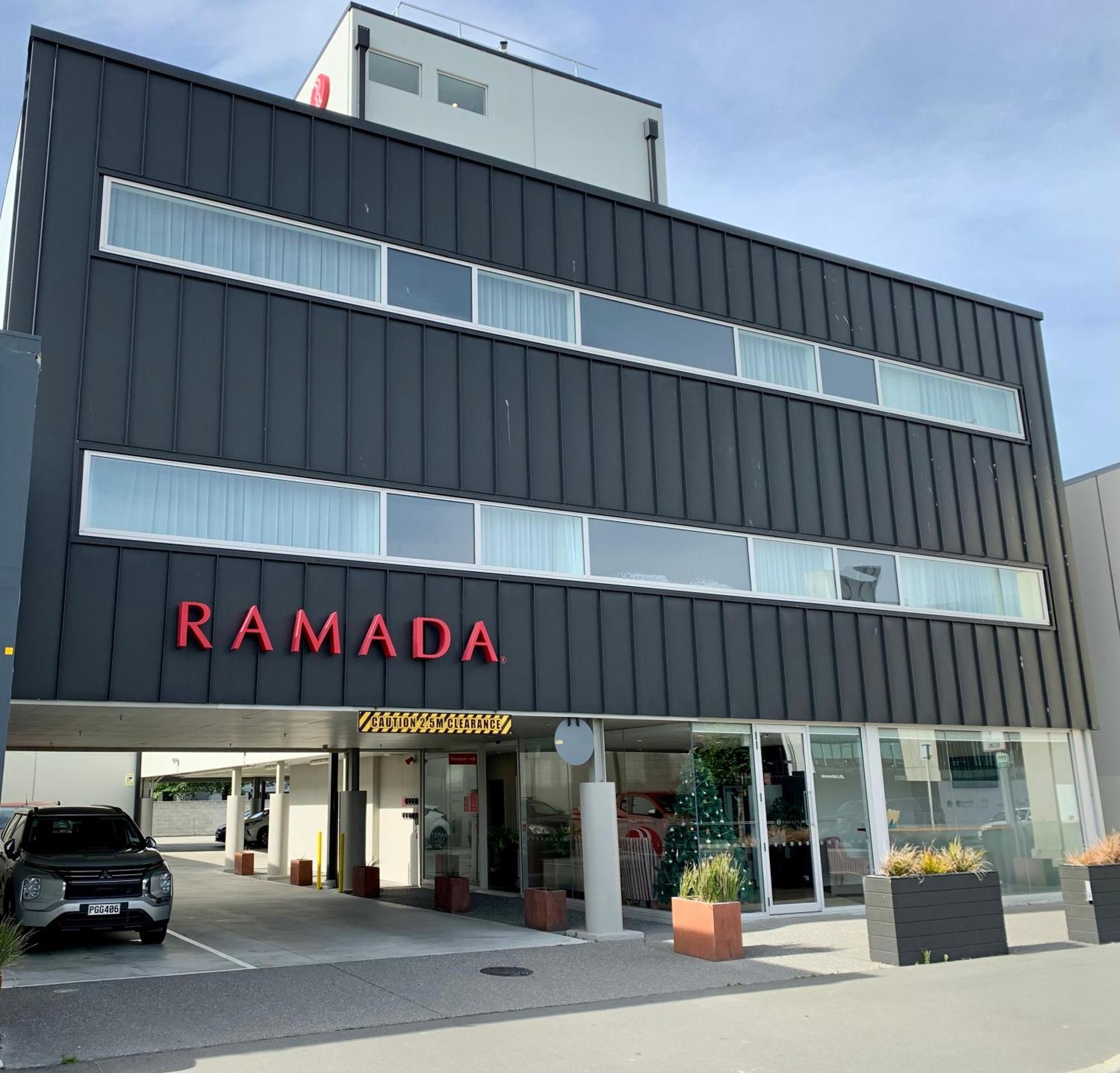 Ramada Suites By Wyndham Christchurch City Esterno foto