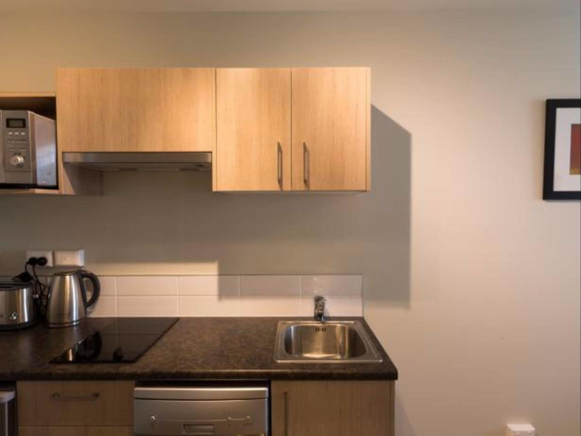 Ramada Suites By Wyndham Christchurch City Esterno foto