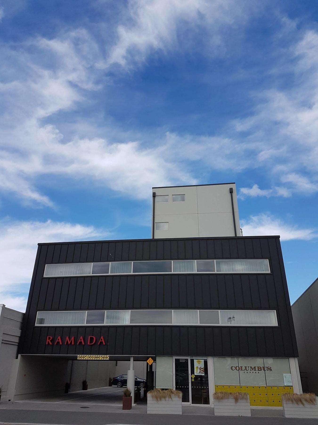 Ramada Suites By Wyndham Christchurch City Esterno foto