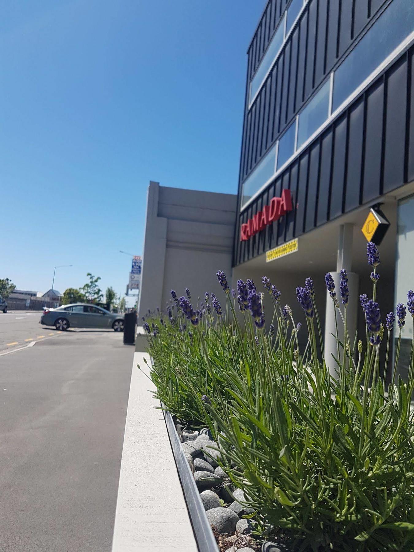 Ramada Suites By Wyndham Christchurch City Esterno foto