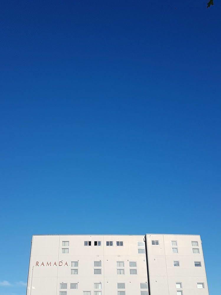 Ramada Suites By Wyndham Christchurch City Esterno foto